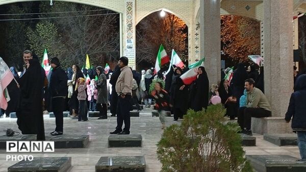  حضور مردم بروجن در یادبود روز دختران میناب
