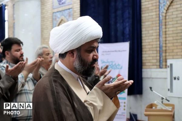 تجلیل از خادمین عرصه تربیت در نمازجمعه باقرشهر و کهریزک 