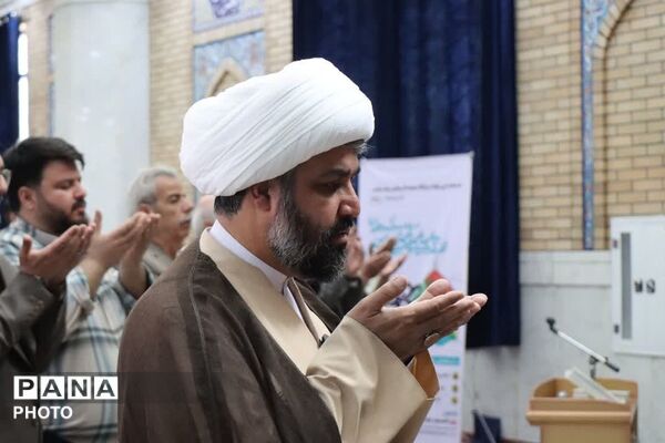 تجلیل از خادمین عرصه تربیت در نمازجمعه باقرشهر و کهریزک 