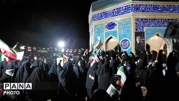 از خاکستر دشمن، نور امید می‌تراشیم