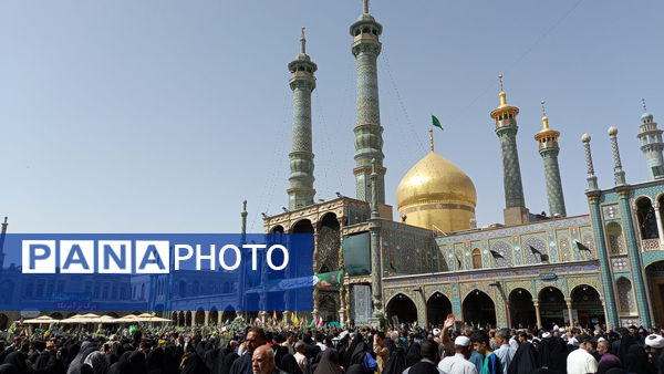 عشق و ارادت زائران حضرت معصومه(س) در قالب کاروان نمادین ورود ایشان به قم