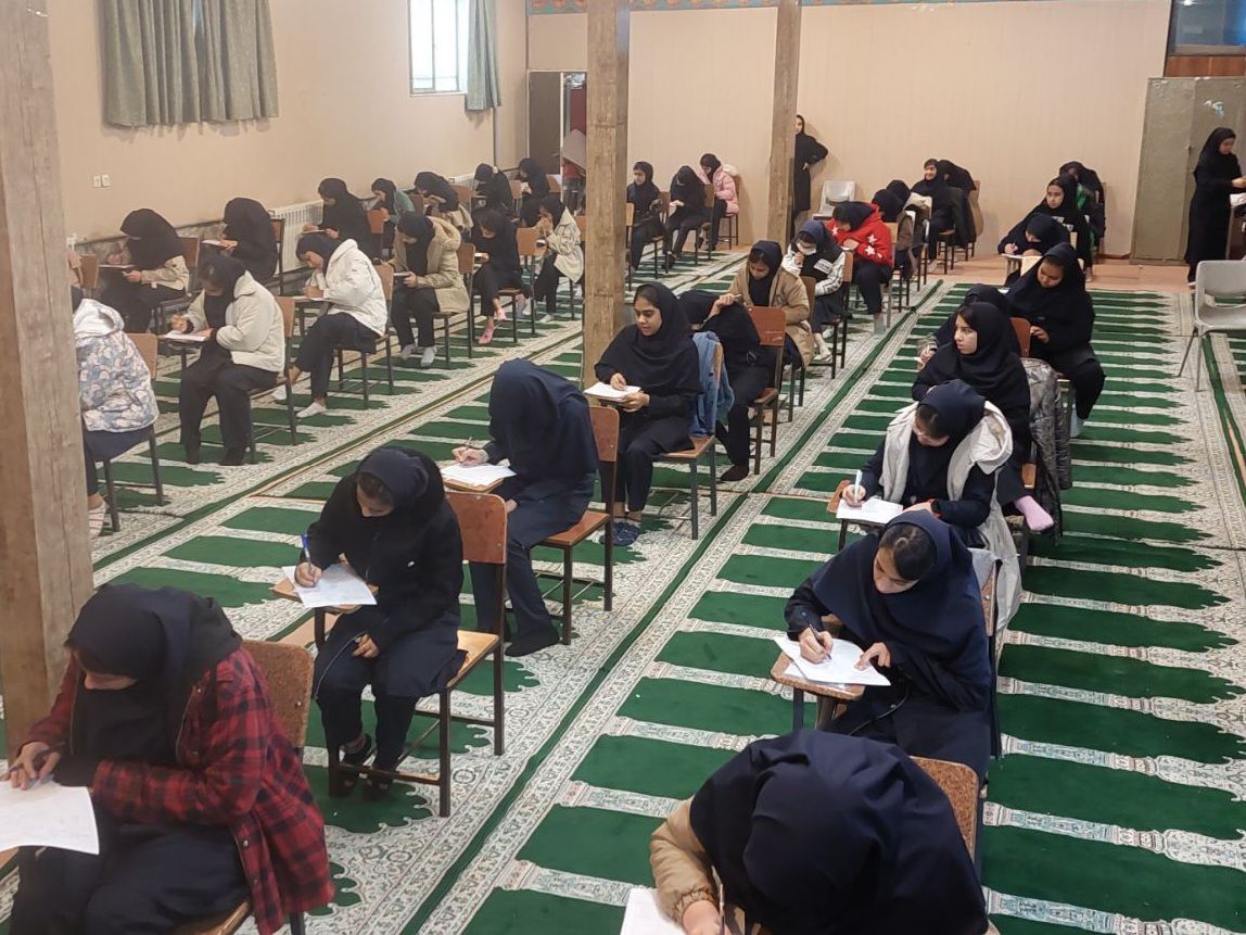 امتحانات ترم اول در دبیرستان دخترانه انیس خوش قدم 