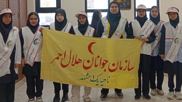 زمین لرزید ، اما دانش آموزان ۱۳ آبان استوار ایستادند