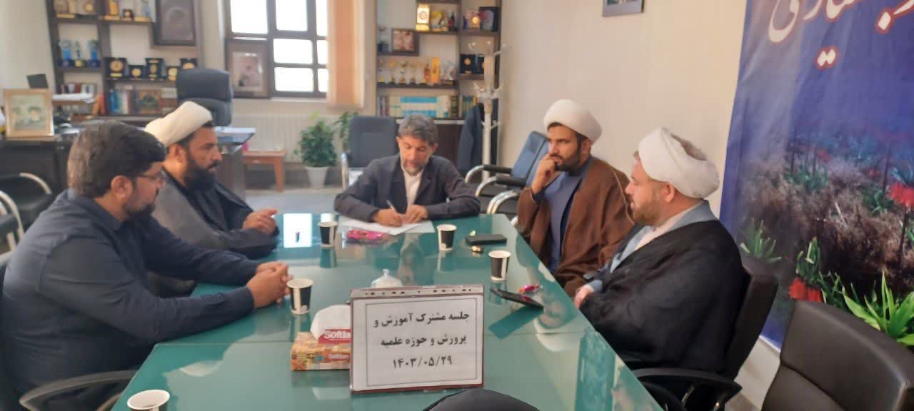 همکاری حوزه علمیه و آموزش و پرورش دلیلی برای مهار مشکلات اجتماعی است