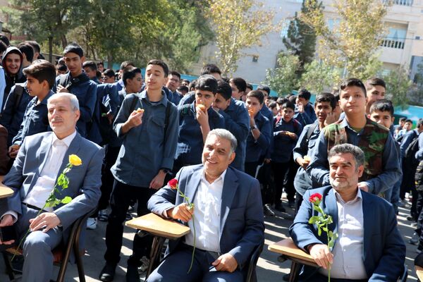 آیین بازگشایی مدارس و نواختن زنگ مهر ایثار و شهادت در ناحیه ۶ مشهد 