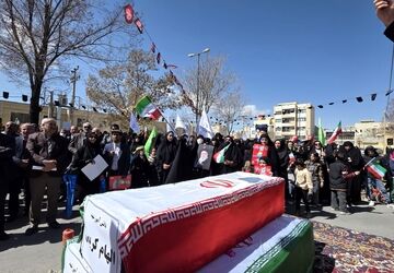 مشت های  که  برای  خونخواهی  (انتقام)بالا  می رود