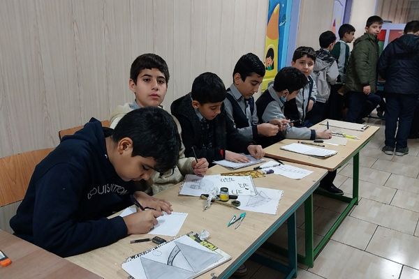 برپایی نمایشگاه طرح جابر ابن حیان در دبستان هیأت امنایی شهید قلنبر ناحیه 2 شهرری 