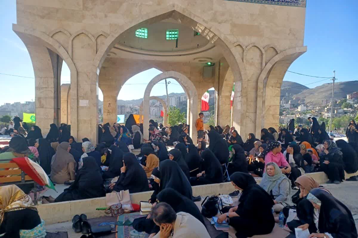 زمزمه‌های عاشقانه برای بخشش در کنار قهرمانان بی‌نام