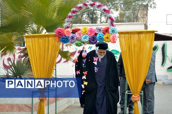 حضور خادمان رضوی در مدرسه قدر بهارستان‌دو