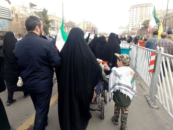 مشهد الرضا شاهد غوغا مردم در راهپیمایی ۲۲ بهمن شد