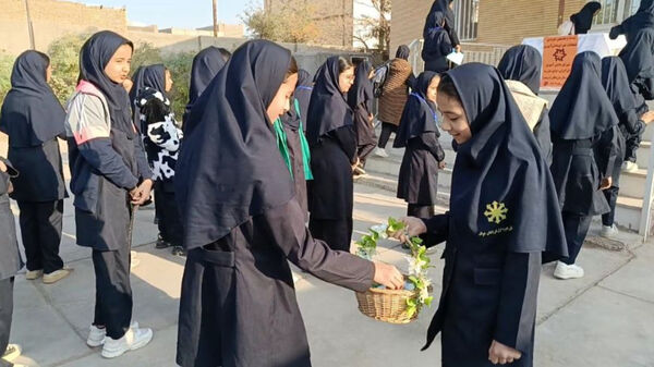 آیین برگزاری انتخابات شورای دانش آموزی در دبیرستان فرزانگان