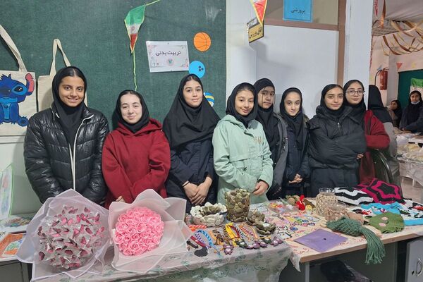  آیین افتتاح جشنواره ماها و ایران‌مون در دبیرستان خدیجه کبری پردیس 