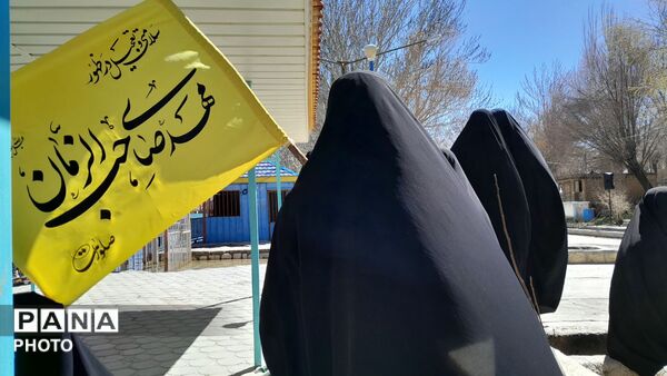 مراسم استغاثه به امام زمان (عج) به همراه آتش زدن بت بعل در گرداب شهر بن