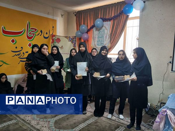 تقدیر از دانش‌آموزان برتر آموزشی، پرورشی و ورزشی دبیرستان آزرم ناحیه یک مشهد 