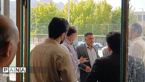 بررسی روند تکمیل پروژه‌ های آموزشی ناحیه ۲ خرم‌ آباد با حضور مسئول قرارگاه عدالت آموزشی وزارت
