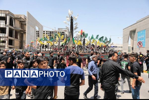 ظهر تاسوعا در جوار حرم مطهر رضوی