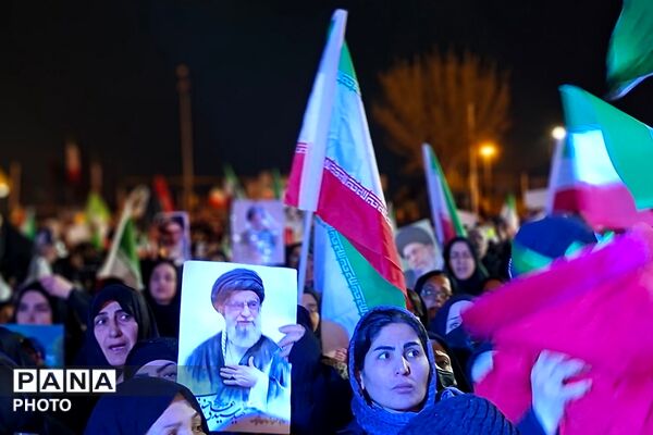 خروش پرشور مردم شهرستان قرچک در پنجمین شب از تجمعات خونخواهی رهبر شهید