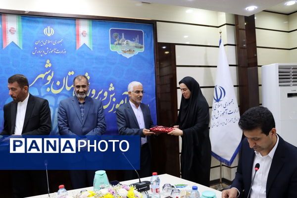 تجلیل از بانوان شاغل اداره‌کل آموزش و پرورش استان بوشهر