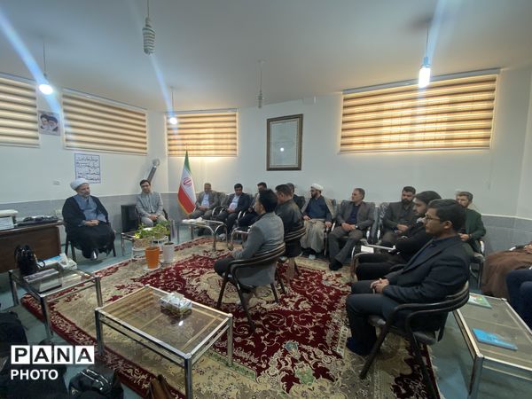 دیدار فرهنگیان با امام جمعه و فرماندار