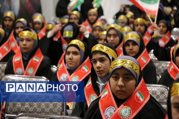 رونمایی کتاب «از مدرسه تا سنگر» در قم