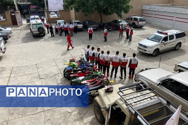 رژه باشکوه خودروهای امدادی به‌مناسبت هفته هلال‌احمر در بانه