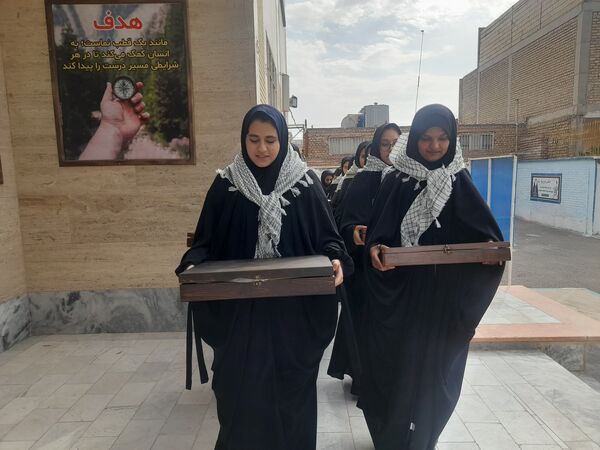 مراسم بزرگداشت شهدای جبهه مقاومت در دبیرستان حضرت معصومه(س) 