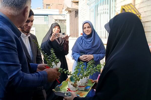 نمایشگاه دستاوردهای دانش آموزی در دبستان دخترانه وحیدکیهانی ناحیه یک شهرری