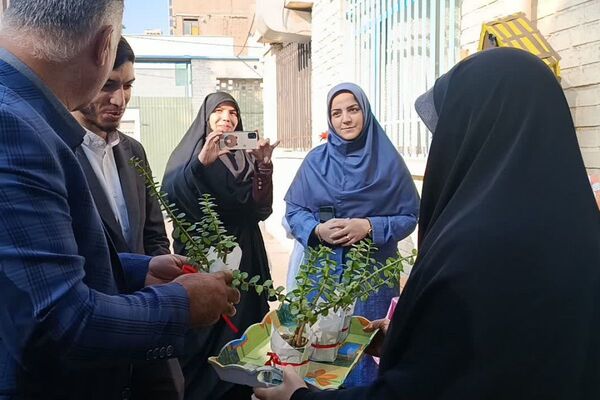 نمایشگاه دستاوردهای دانش آموزی در دبستان دخترانه وحیدکیهانی ناحیه یک شهرری