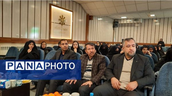 اولین نشست روسای تشکل‌های دانش‌آموزی مدارس سمپاد استان در دبیرستان فرزانگان ۲دوره دوم ناحیه۷ مشهد 