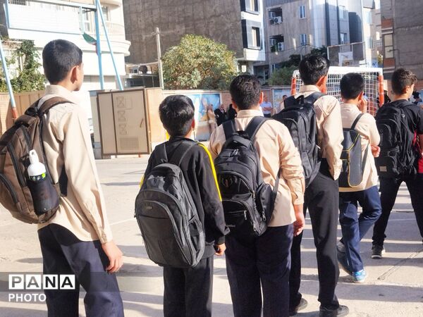 زنگ ایثار و شهادت همزمان با شروع شدن سال تحصیلی در دبیرستان پسرانه ابوریحان بیرونی