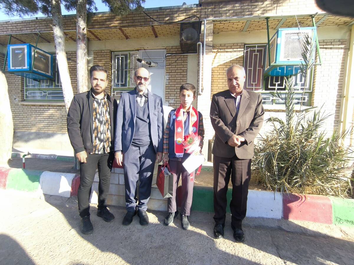 تجلیل از خبرنگار ارشد دبستان شهید پسندیده فدافن