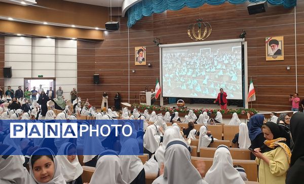 اجتماع 700 نفری پدران و دختران دانش آموز مدرسه علامه طباطبایی منطقه پردیس به مناسبت روز دختر