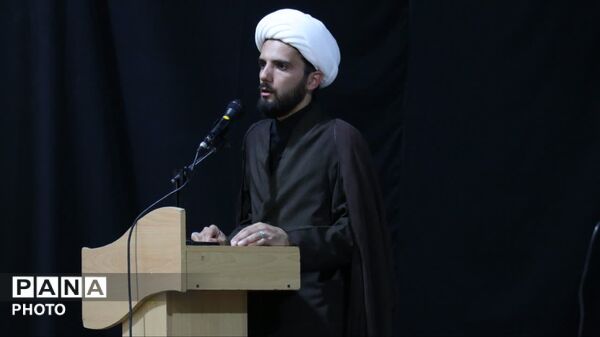 همایش «سیری در سیره رهبر شهید» ویژه فرهنگیان ابرکوه