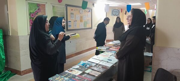 مراسم هفته کتاب و کتابخوانی در دبیرستان فرزانگان استعداد درخشان شهرستان ملارد