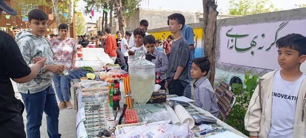 برپایی بازارچه کار و فناوری در دبیرستان شهید بهشتی آشخانه