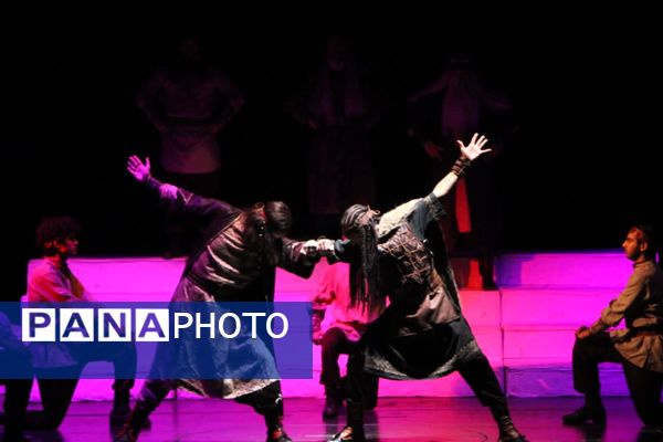 تئاتر «هیولاکش» روایتی نمایشی از شاهنامه در تالار بزرگ یزد