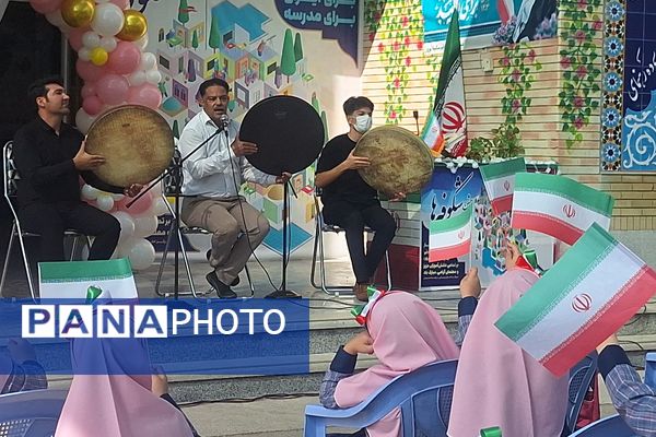 حضور مشاور وزیر آموزش و پرورش گرمابخش محفل شکوفه‌های شیراز