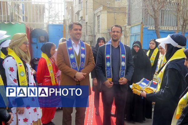 فجر دانش آموزی در قلبِ ری