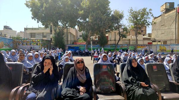 آیین نواختن زنگ مهر، ایثار و شهادت در دبستان شاهد حاج تقی آقا بزرگ ناحیه یک مشهد 