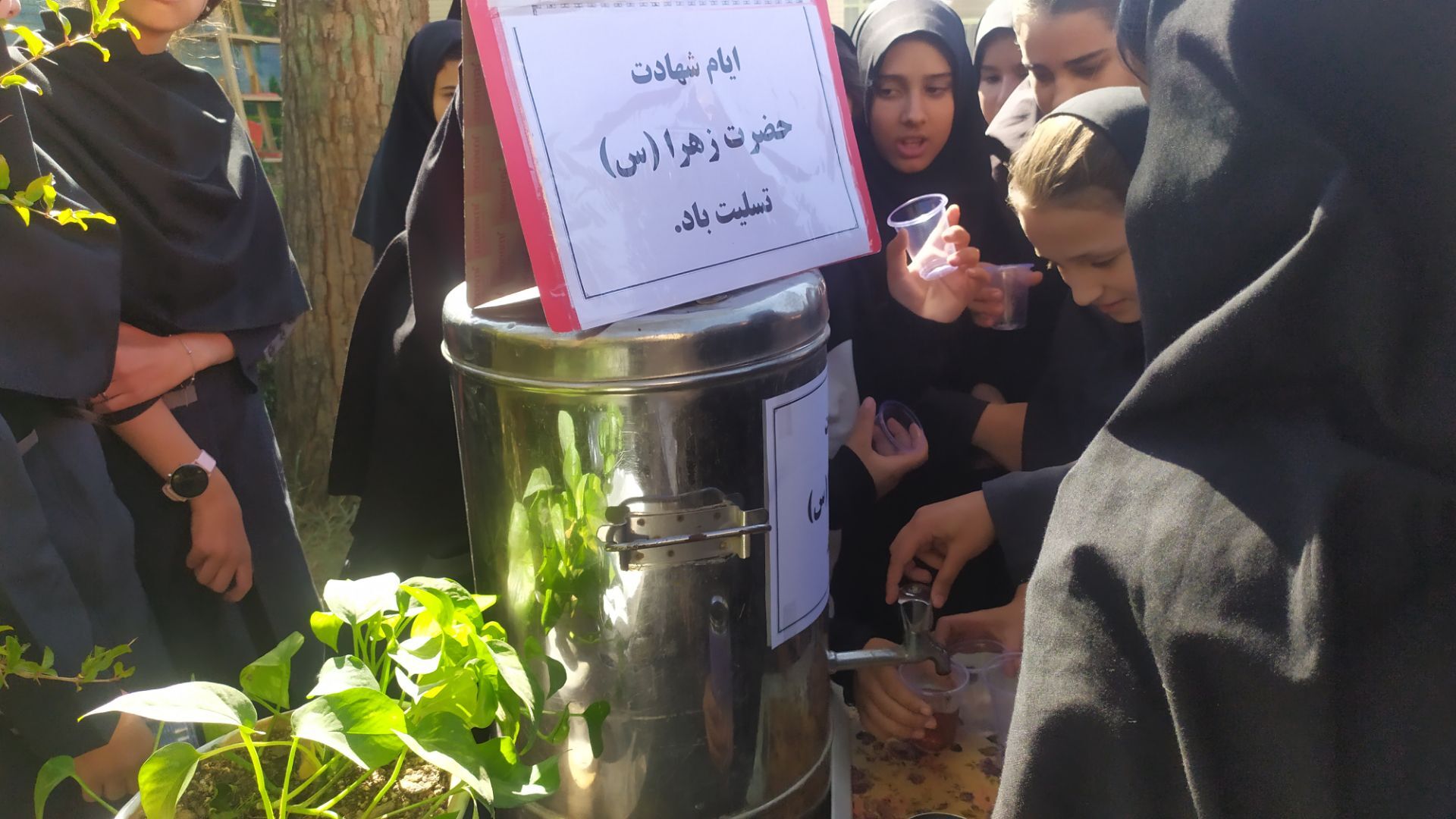 عطر و بوی دهه فاطمیه در دبیرستان فرهیختگان 