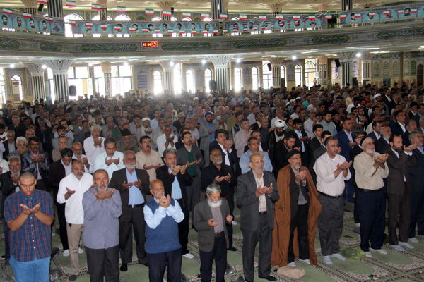 نماز جمعه شهرکرد با عطر حضور معلمان