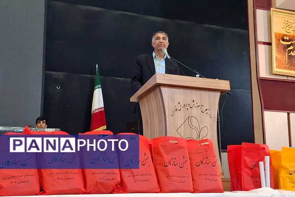 مراسم تجلیل از دانش‌آموزان برتر دبیرستان هیأت امنایی رازی ناحیه ۴شیراز