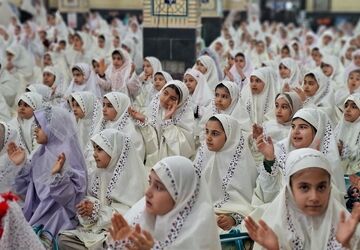 شده‌ام ۹ ساله، جشن تکلیف من است