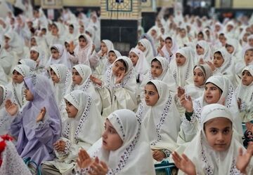 شده‌ام ۹ ساله، جشن تکلیف من است
