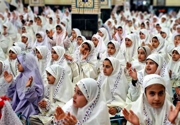 شده‌ام ۹ ساله، جشن تکلیف من است
