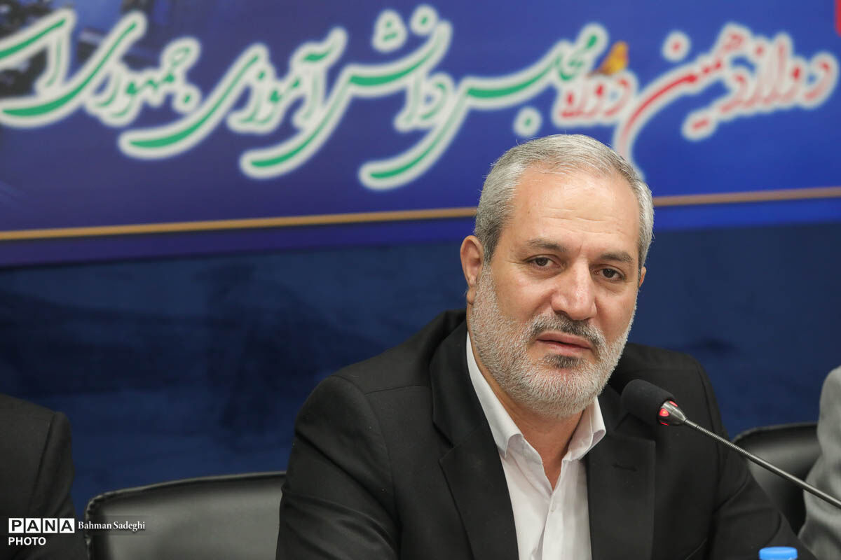 مجلس دانش‌آموزی تمرینی برای حضور دانش‌آموزان در جامعه است/ ضرورت به‌روزرسانی فعالیت‌های سازمان دانش‌آموزی متناسب با نیازهای روز دانش‌آموزان