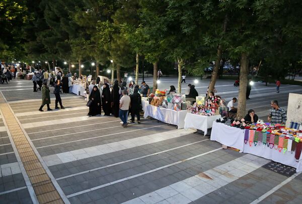عصر بازار هنرمندان مشهدی در روزهای پنجشنبه