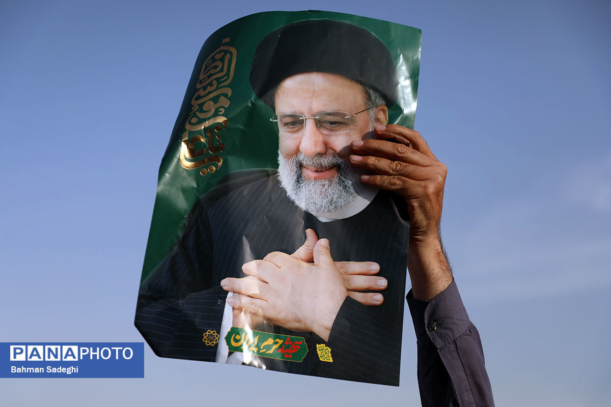 سالی با داغ خادم ملت