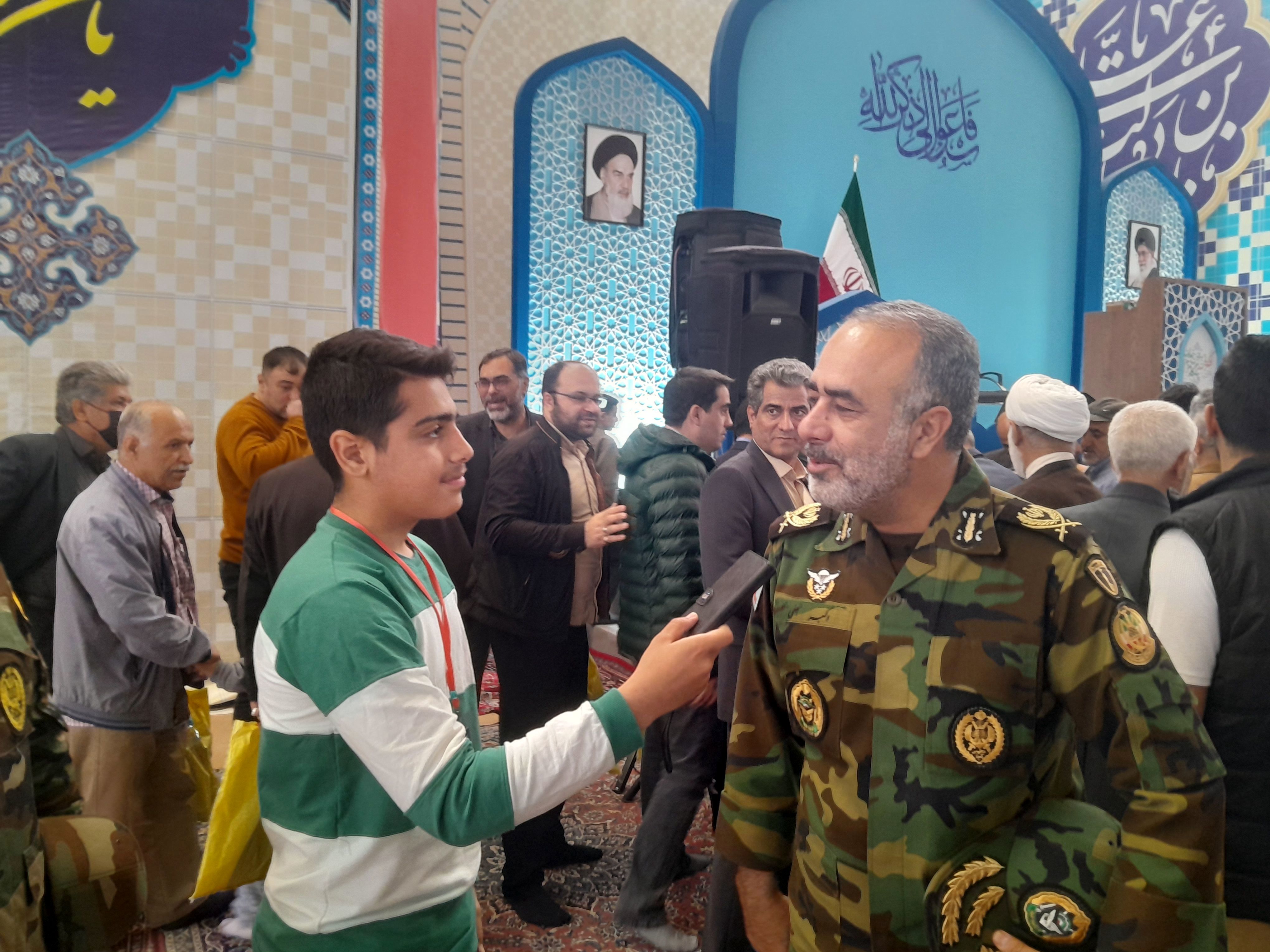 مکتب شهدا مکتب ایستادگی است