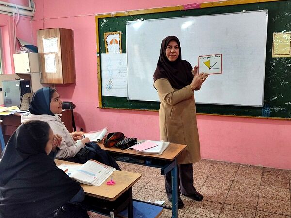 معلمان نقش اساسی در فرایند آموزش و پیشرفت دانش‌آموزان دارند